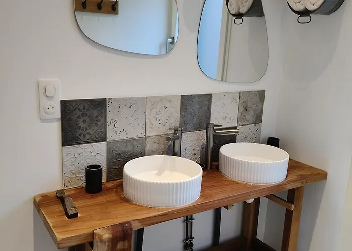 De Rural De 15 Personnes, Bain Nordique, Riviere Et Nature Voutre